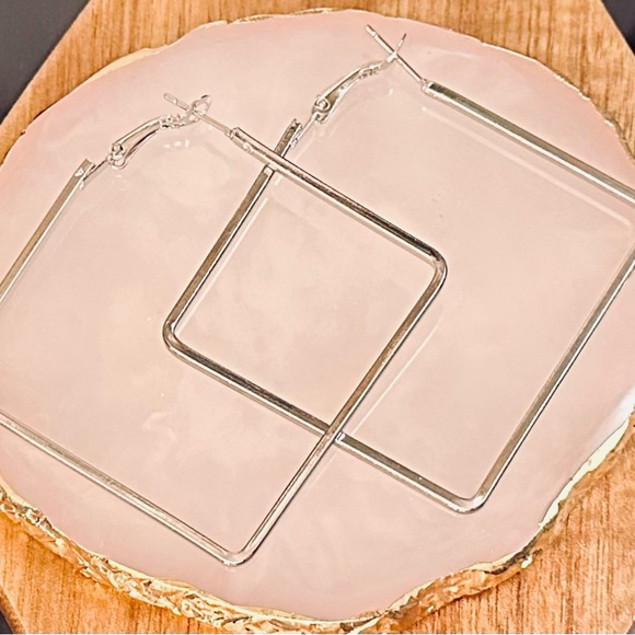 Minimalist square “hoop” earrings choose gold or silver tone - Picture 5 of 11